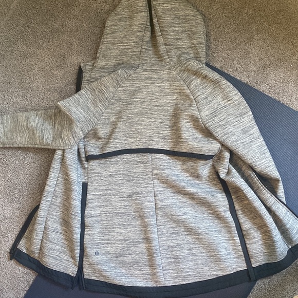 Lululemon jacket - Picture 3 of 3